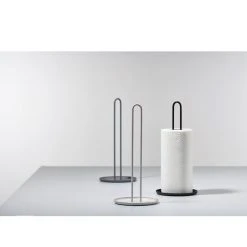 Zone Singles Køkkenrulleholder, Sort 7 Zone Singles Køkkenrulleholder, Sort -Fiskars butik 330464 env 1 high