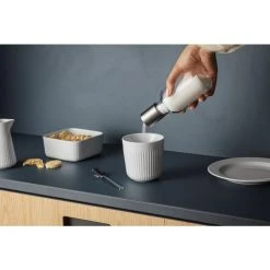 Eva Solo Sukkerdispenser, Klar, 35 Cl -Fiskars butik 567688 887295 eva solo sugar dispenser legionova squarebowl pouring l