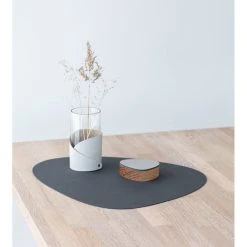 LIND DNA Curve Nupo Table Mat, Antracit, Large -Fiskars butik 5711590203409 3