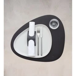 LIND DNA Serene Curve Dækkeserviet, Sort, Large -Fiskars butik 991477 2