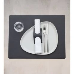 LIND DNA Serene Square Dækkeserviet, Antracit, Large -Fiskars butik 991486 2