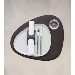 LIND DNA Serene Curve Dækkeserviet, Hassel, Large -Fiskars butik 991494 2