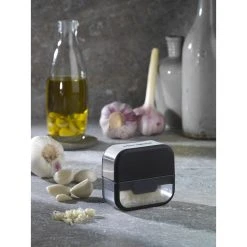 Microplane Hvidløgsriver -Fiskars butik microplane hvidloegsriver sort 3